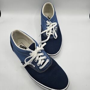 Vans Mens Doheny sneakers in a Two Tone navy blue and lighter blue canvas 11